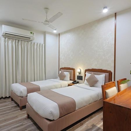 Hotel Apex Surat Exterior foto