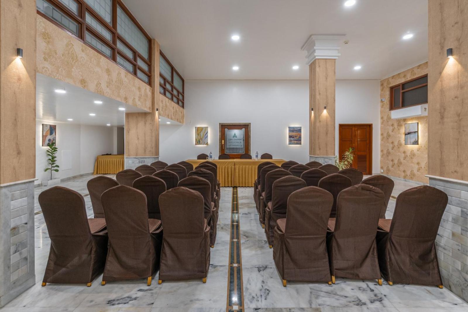 Hotel Apex Surat Exterior foto