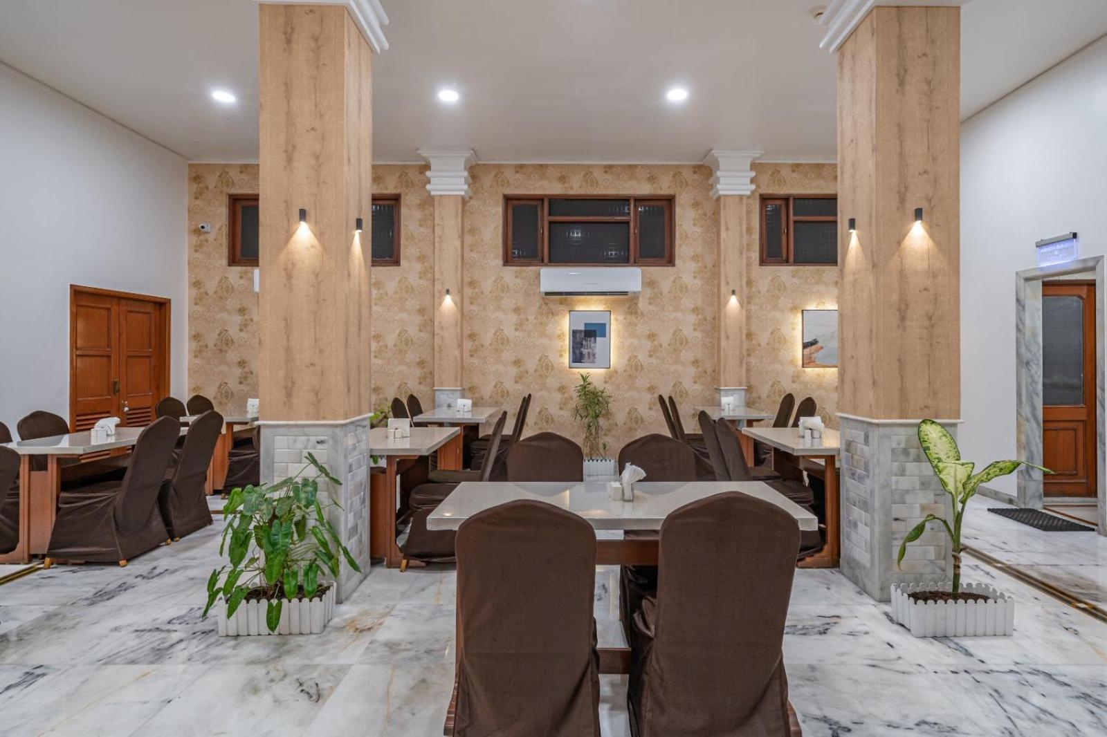 Hotel Apex Surat Exterior foto