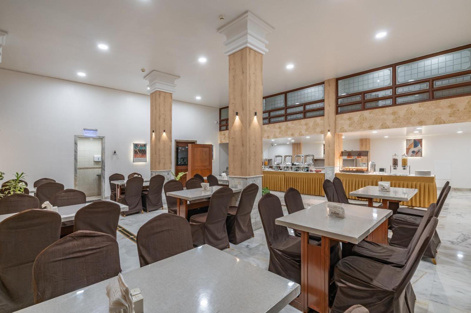Hotel Apex Surat Exterior foto