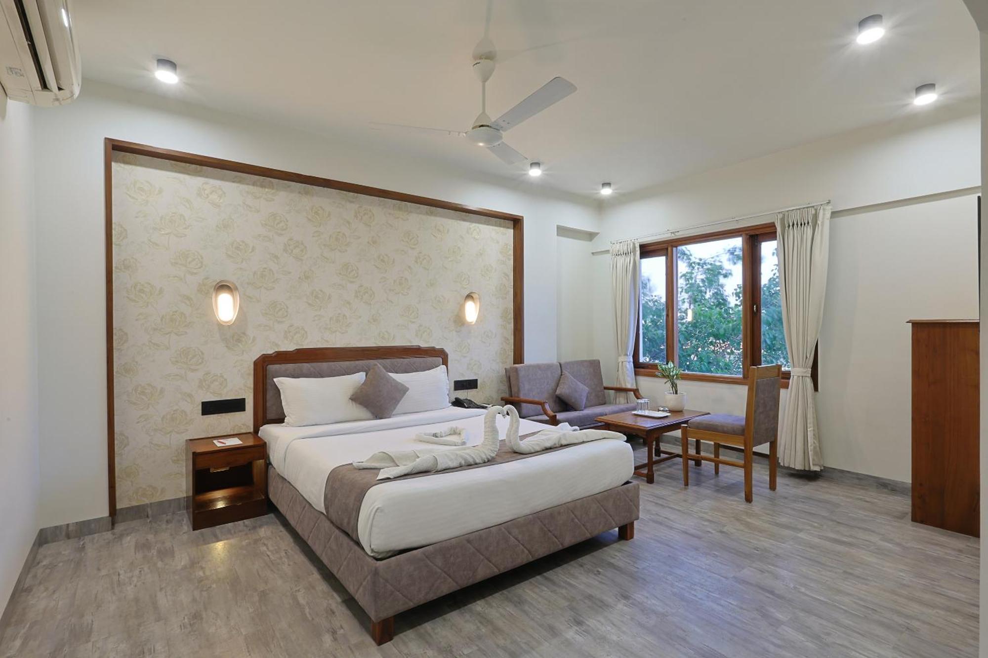 Hotel Apex Surat Exterior foto
