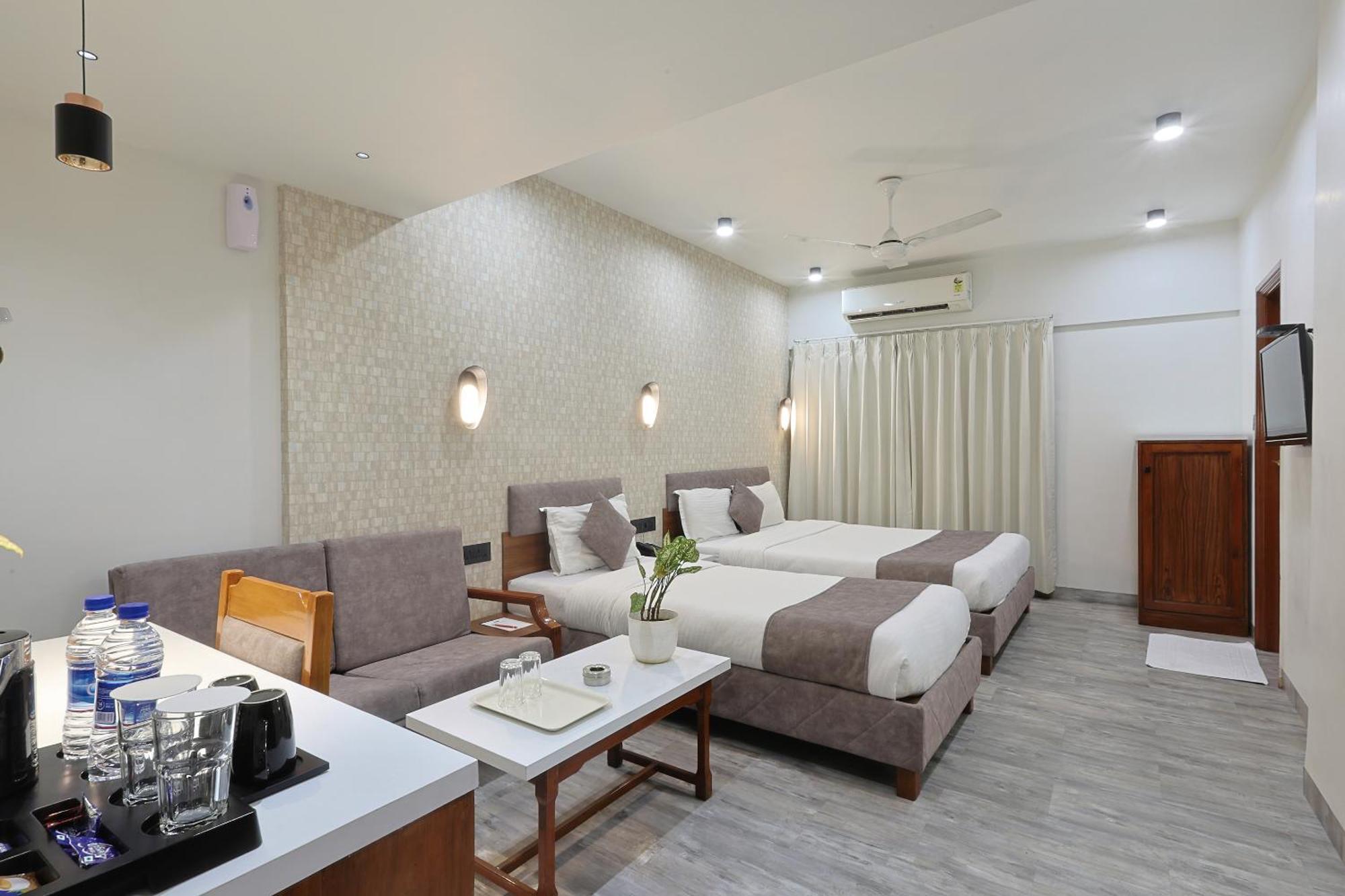 Hotel Apex Surat Exterior foto