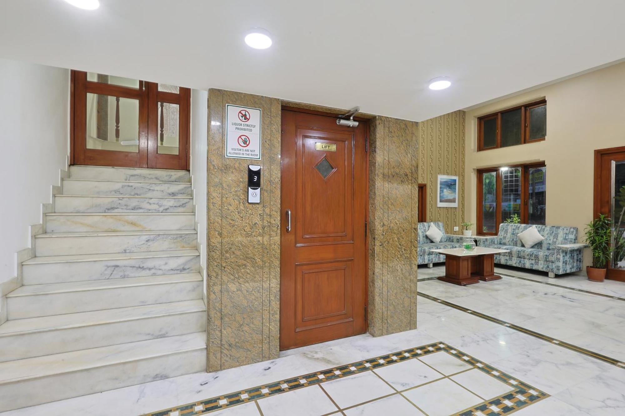 Hotel Apex Surat Exterior foto