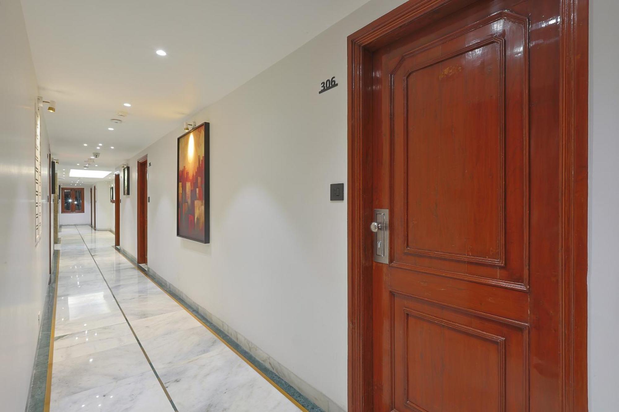 Hotel Apex Surat Exterior foto