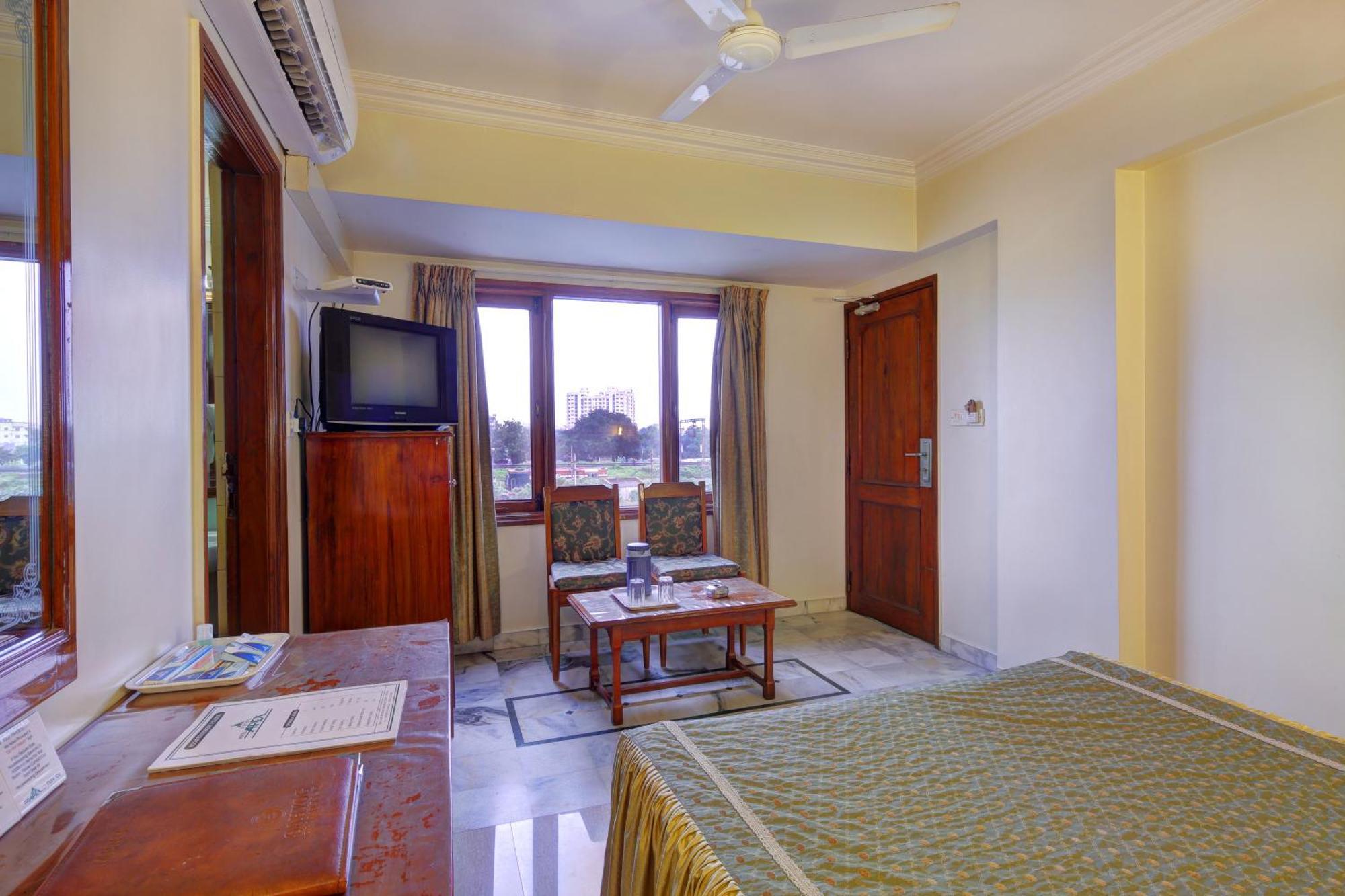 Hotel Apex Surat Exterior foto