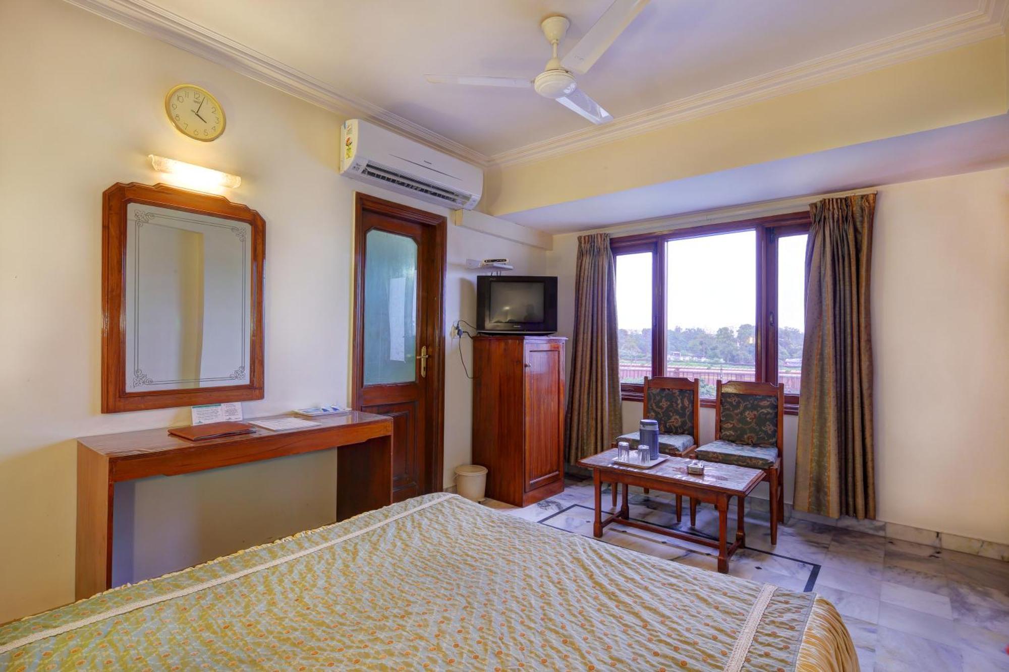Hotel Apex Surat Exterior foto