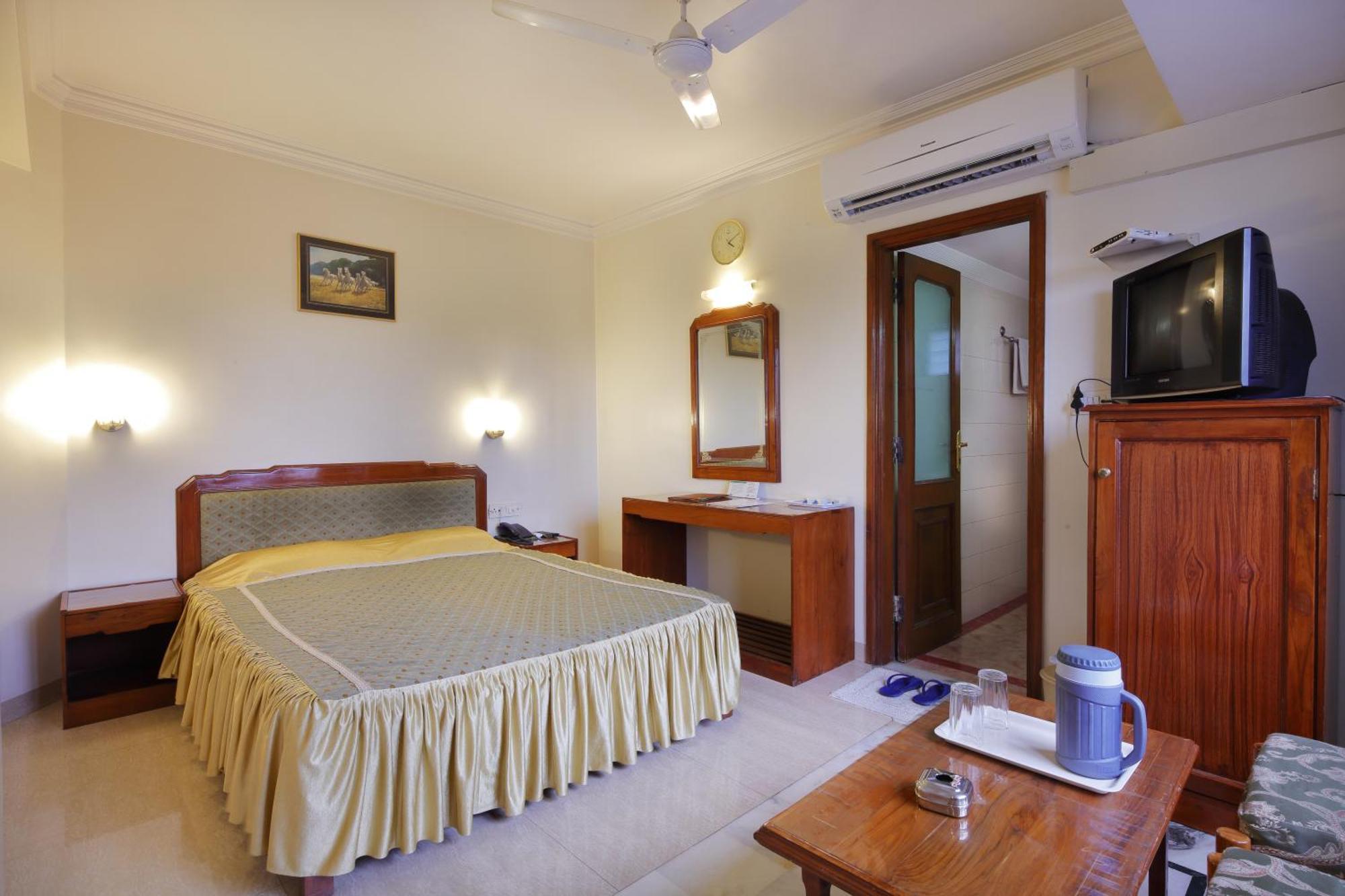 Hotel Apex Surat Exterior foto