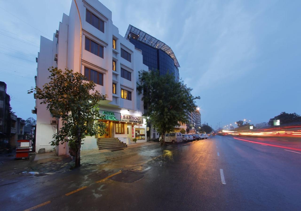 Hotel Apex Surat Exterior foto