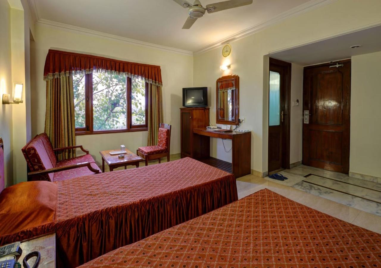 Hotel Apex Surat Exterior foto