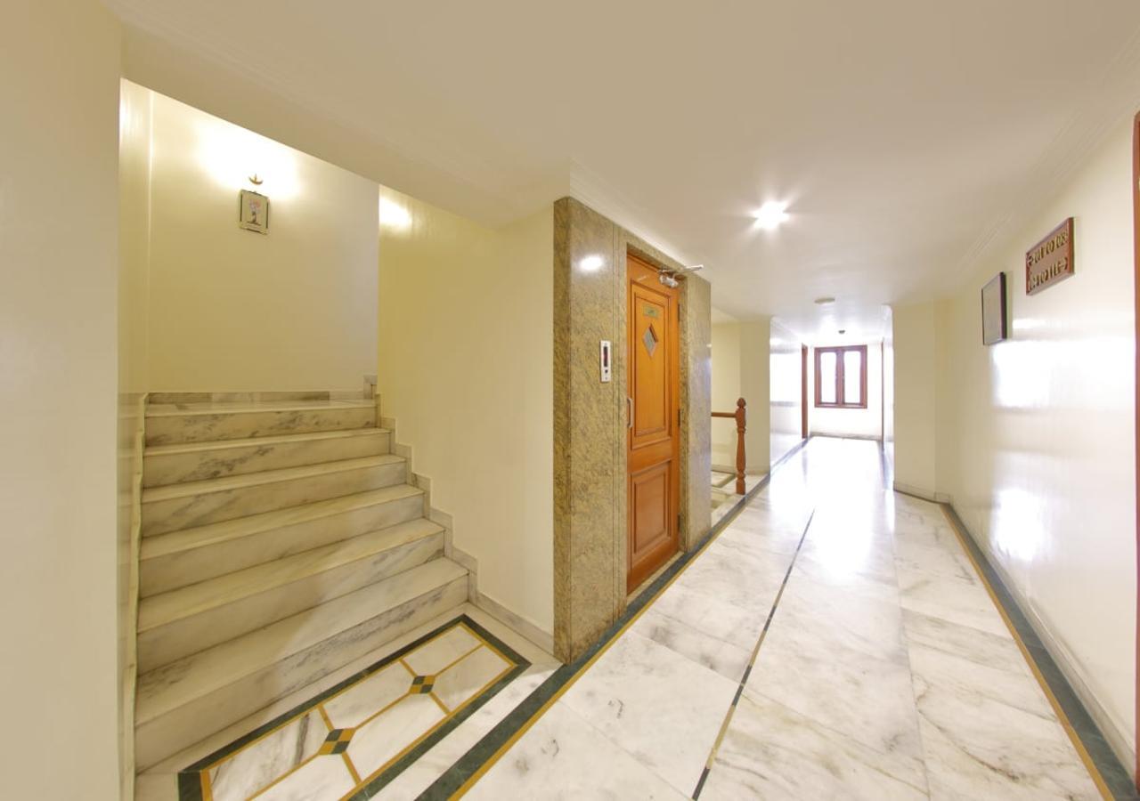 Hotel Apex Surat Exterior foto