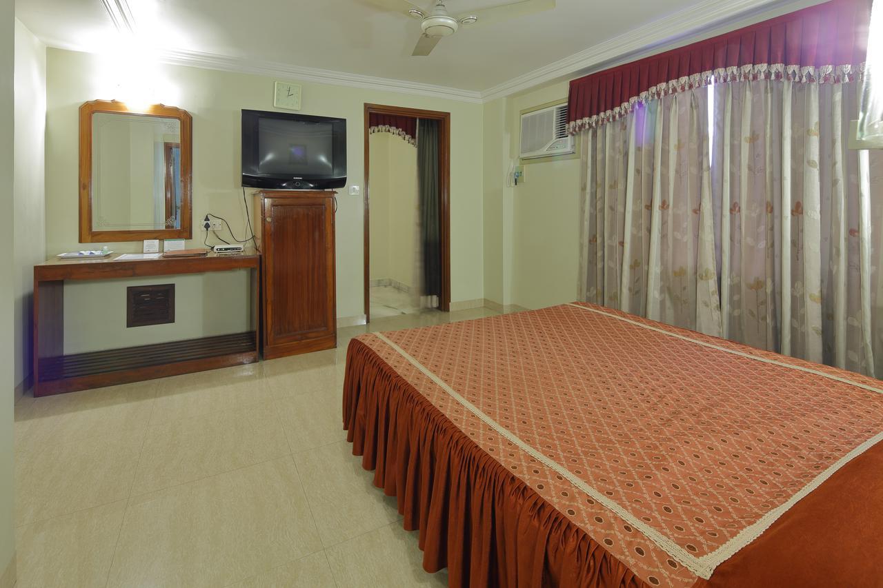 Hotel Apex Surat Exterior foto