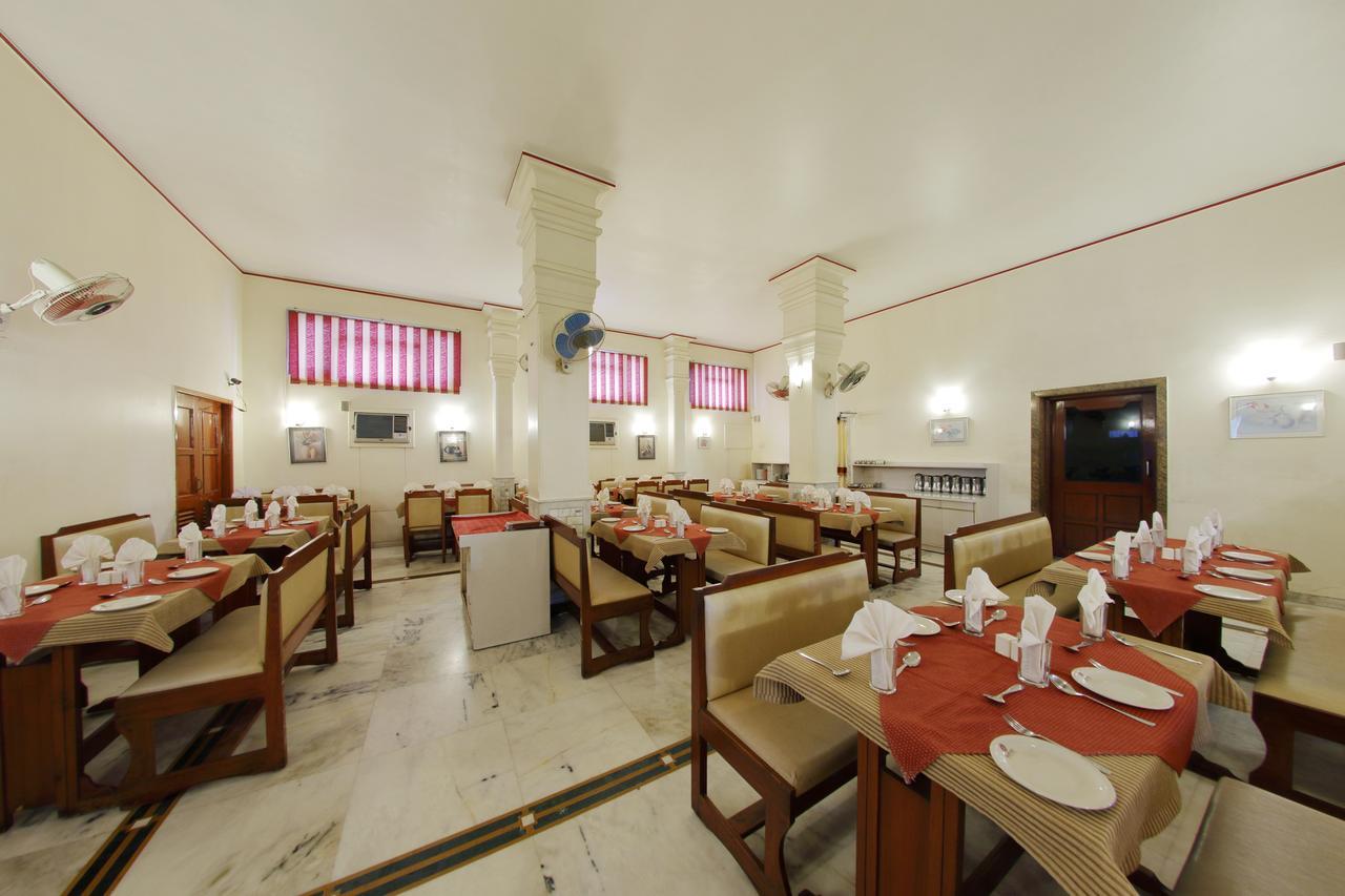 Hotel Apex Surat Exterior foto