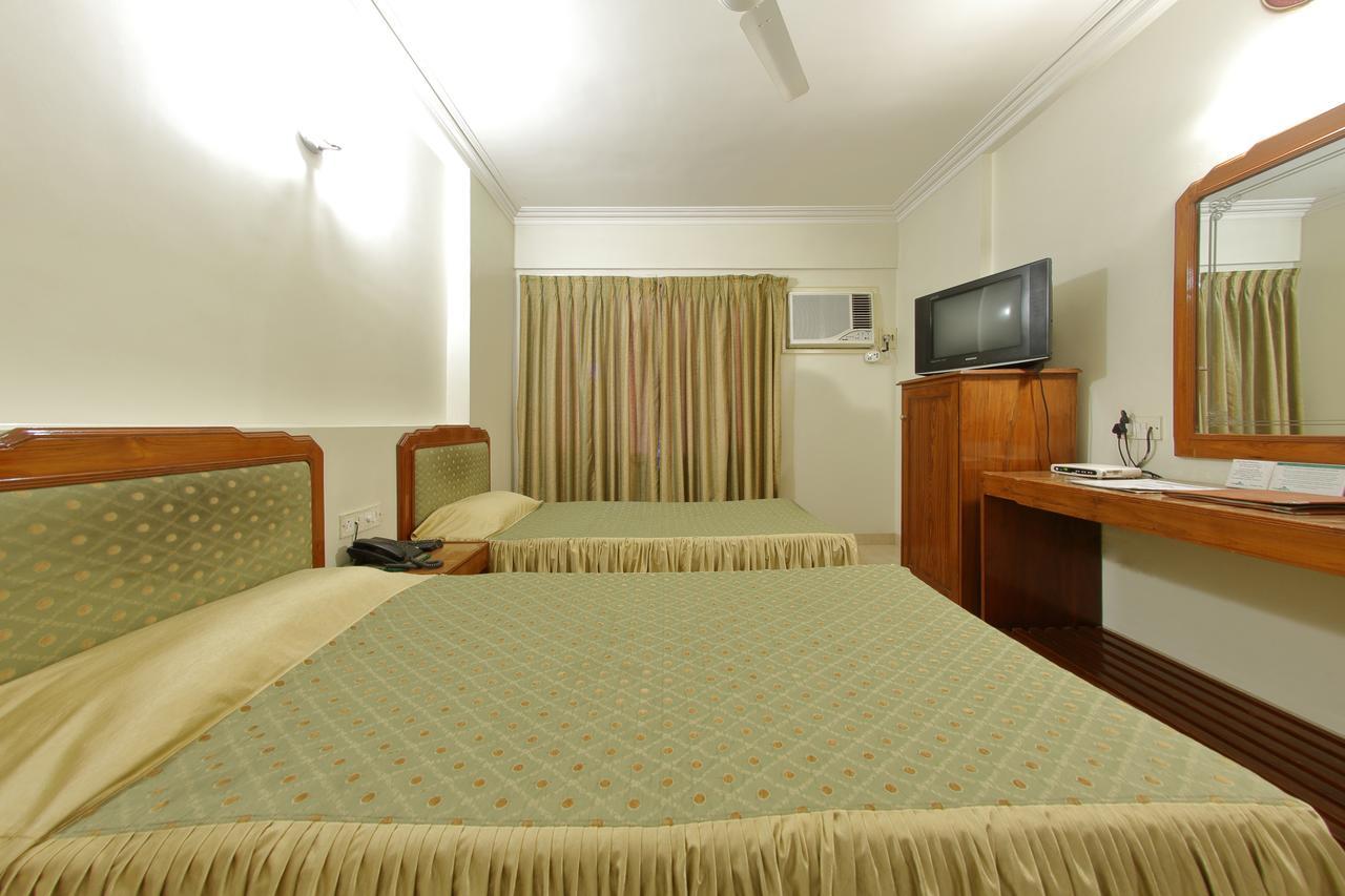 Hotel Apex Surat Exterior foto