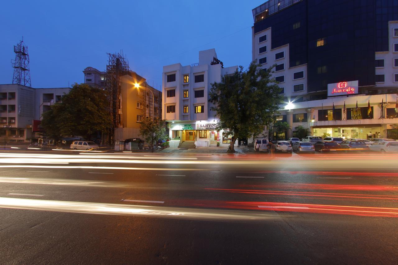 Hotel Apex Surat Exterior foto